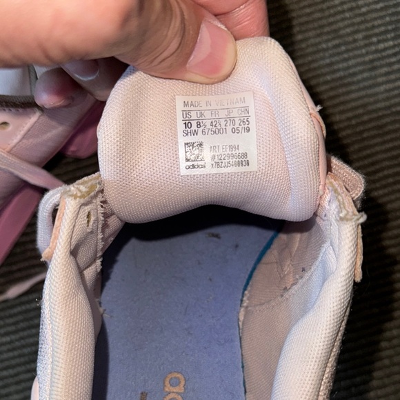 Kylie Adidas Falcon size 10 adidas 2019 Falcon Pink Sneakers 
Great condition - Picture 7 of 8